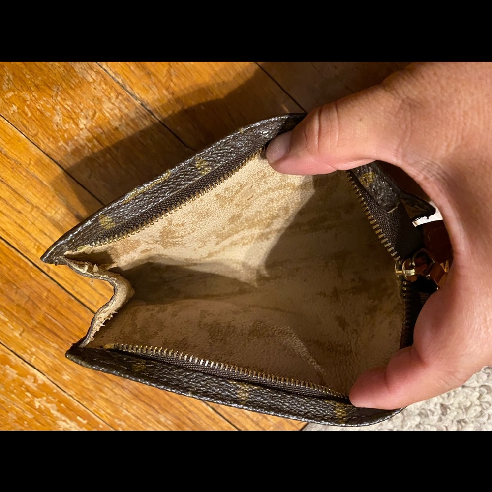 Pre owned Louis Vuitton make up bag.